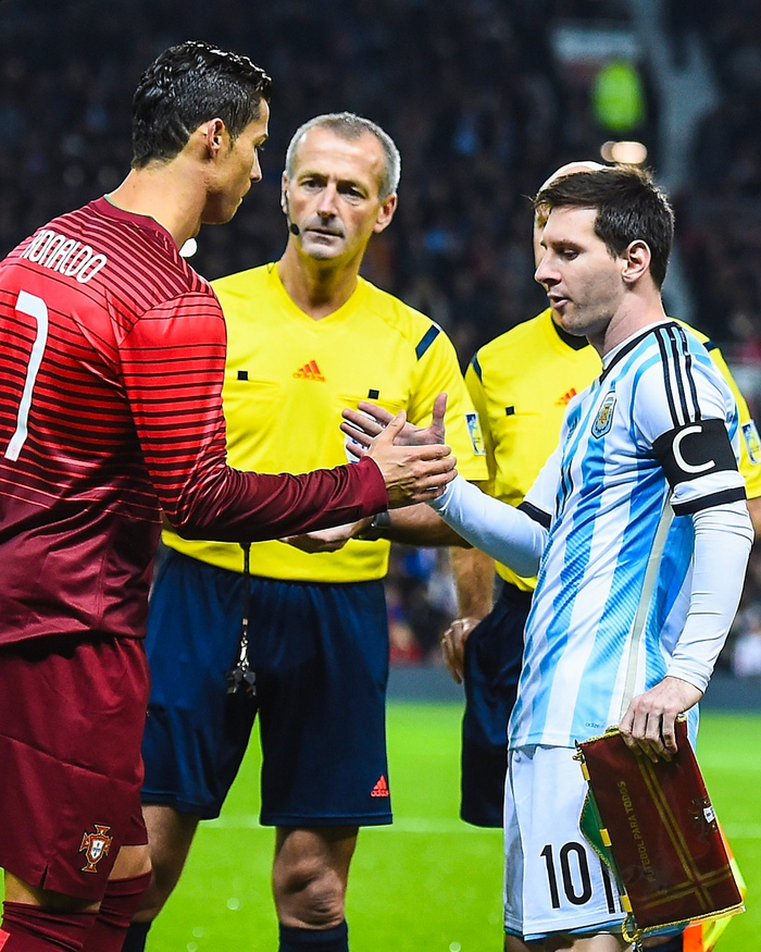 梅西C罗欧冠半决赛首对决 18年前巴萨诺坎普激战