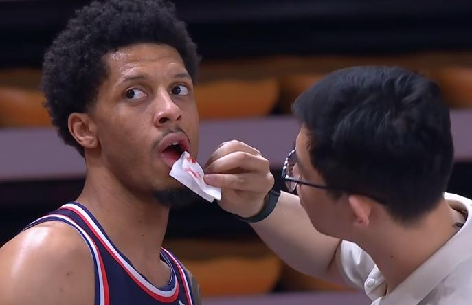 广东男篮客场逆转广州杜锋帅位悬顶